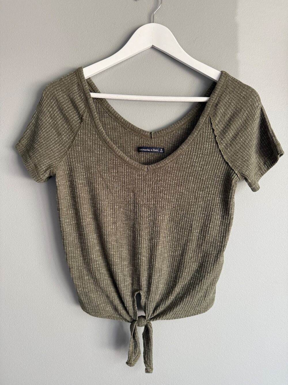 Abercrombie & Fitch Ribbed Tie Front Crop Top Size S Olive V-Neck Soft Girl